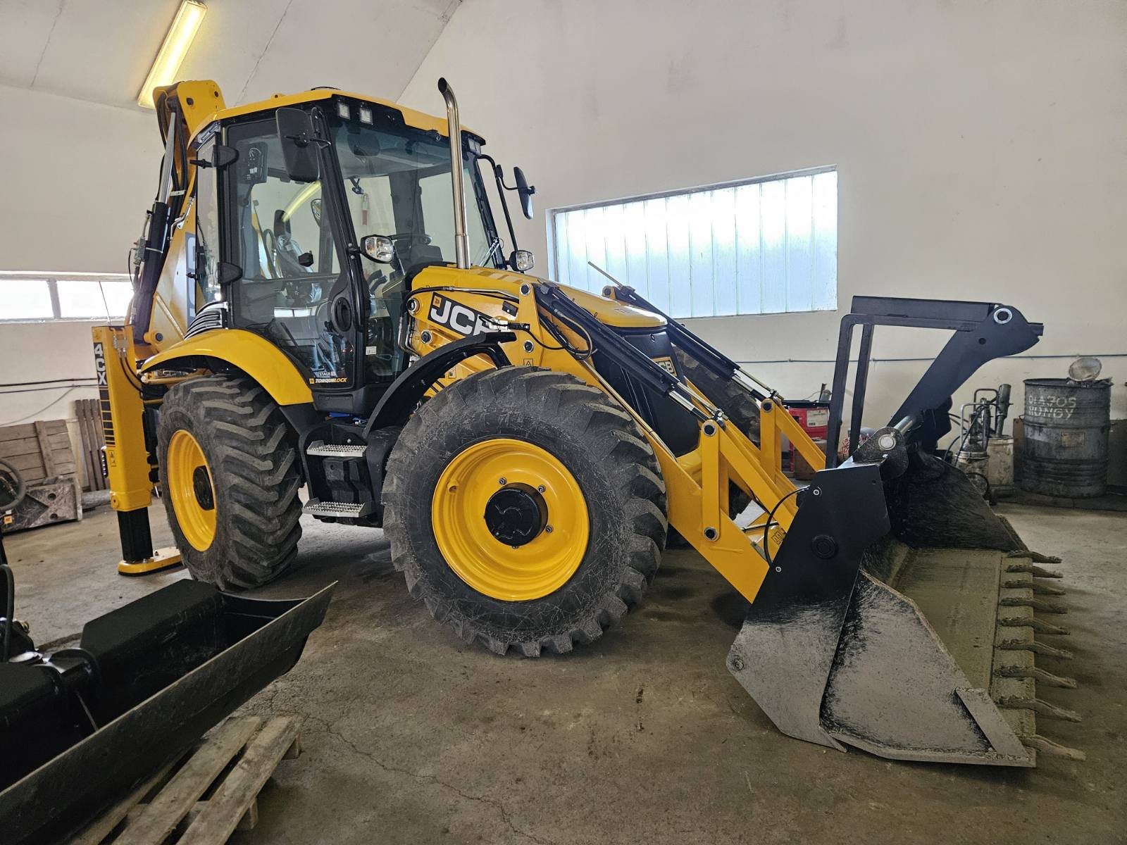 JCB 4CX